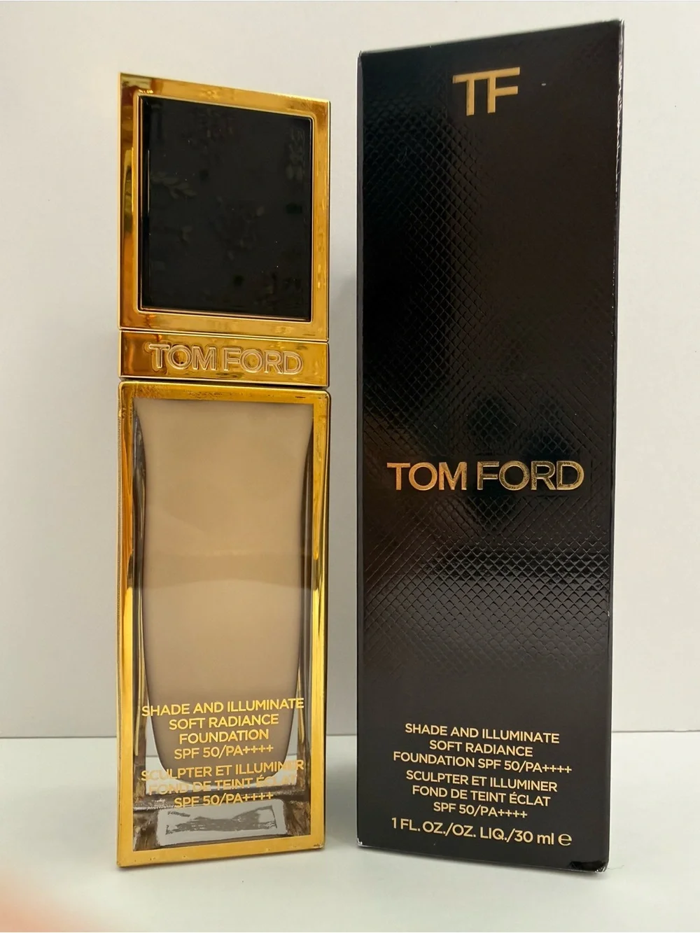 Tom Ford shade and illuminate soft radiance foundation. Shade: Ivory silk 0.3